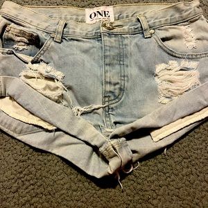 One teaspoon Jean shorts in a size 28. Never been worn!